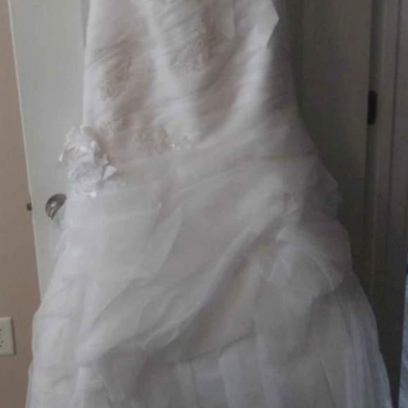 Ella Rosa Wedding Dresses SIZE 6 (2) DRESSES and SIZE 16 (2) DRESSES - Picture 2 of 5